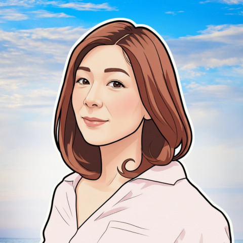 微笑む茶色の髪の日本人女性